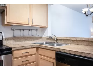 Photo #4: 23410796 Listing 