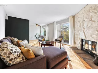 Photo #5: 23411111 Listing