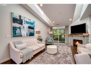 Photo #4: 23411161 Listing