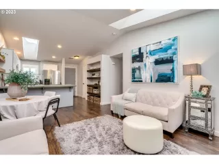 Photo #5: 23411161 Listing