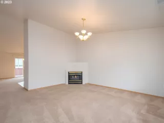 Photo #4: 23411838 Listing