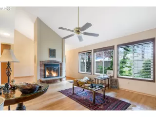 Photo #3: 23411919 Listing