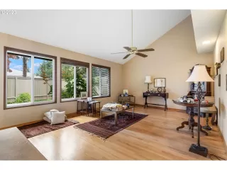 Photo #4: 23411919 Listing