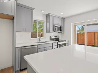 Photo #2: 23412524 Listing