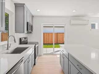 Photo #3: 23412524 Listing