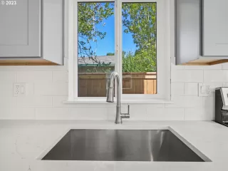 Photo #4: 23412524 Listing