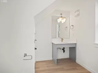 Photo #6: 23412524 Listing