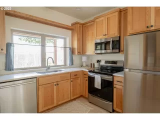 Photo #4: 23413461 Listing