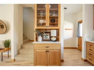 Photo #5: 23413461 Listing