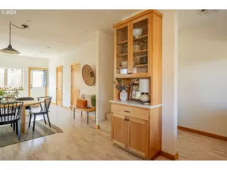 Photo #6: 23413461 Listing