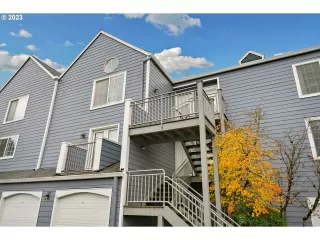 Photo #3: 23413954 Listing