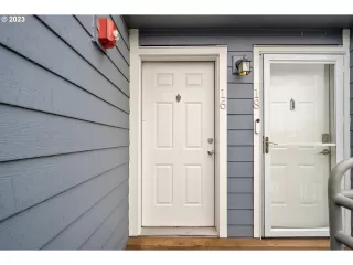 Photo #4: 23413954 Listing