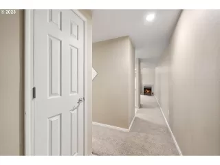 Photo #6: 23413954 Listing