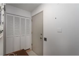 Photo #5: 23414203 Listing