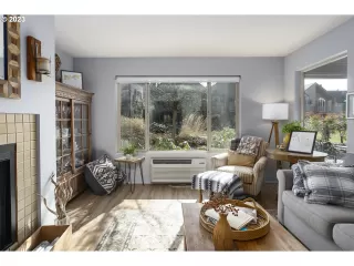 Photo #6: 23414203 Listing