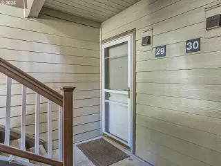 Photo #2: 23414506 Listing