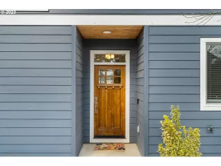 Photo #4: 23415042 Listing