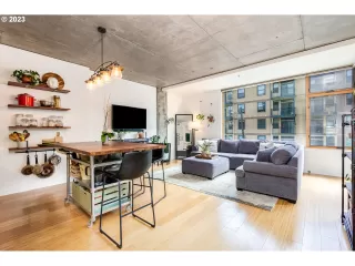 Photo #4: 23415051 Listing