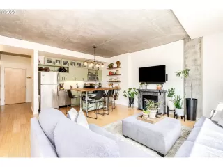 Photo #6: 23415051 Listing