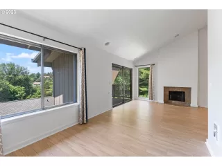 Photo #2: 23415358 Listing