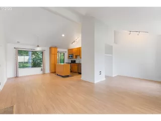 Photo #6: 23415358 Listing