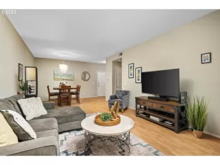 Photo #6: 23415568 Listing 