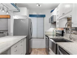 Photo #5: 23416931 Listing