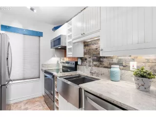 Photo #6: 23416931 Listing