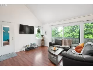 Photo #3: 23417253 Listing