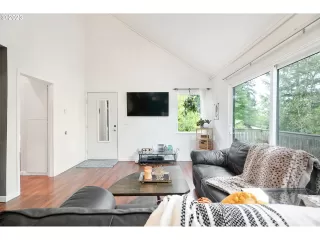 Photo #4: 23417253 Listing