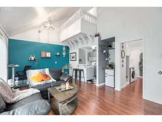 Photo #6: 23417253 Listing