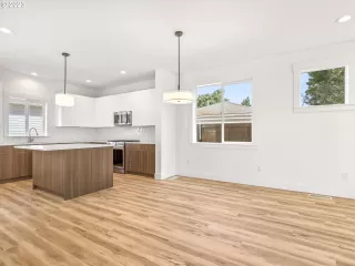 Photo #1: 23418715 Listing