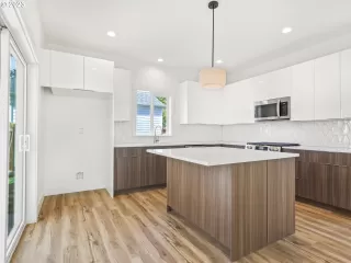 Photo #3: 23418715 Listing