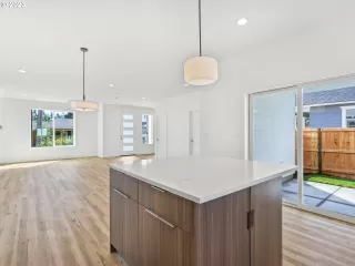 Photo #6: 23418715 Listing