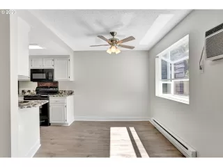 Photo #3: 23419329 Listing 