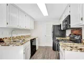 Photo #4: 23419329 Listing 