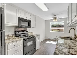 Photo #6: 23419329 Listing 