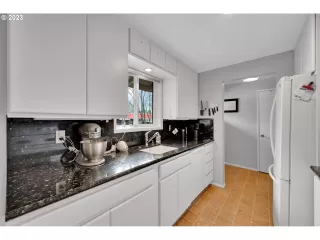 Photo #6: 23419607 Listing 