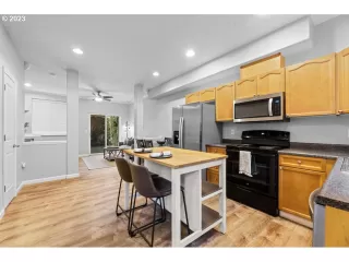 Photo #3: 23419897 Listing