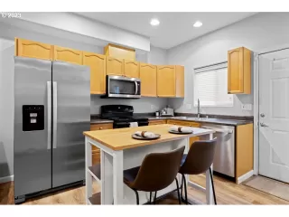 Photo #4: 23419897 Listing