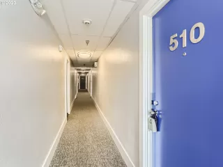 Photo #4: 23420275 Listing