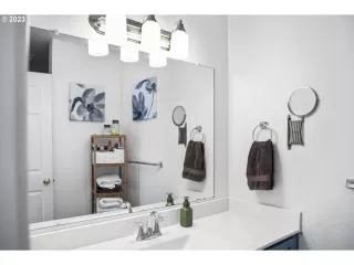 Photo #5: 23421017 Listing