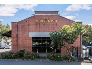 Photo #6: 23422494 Listing