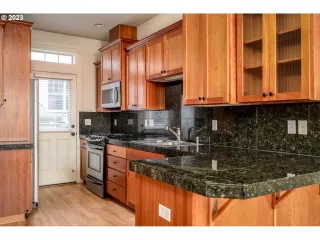 Photo #4: 23422720 Listing