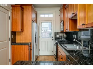 Photo #5: 23422720 Listing