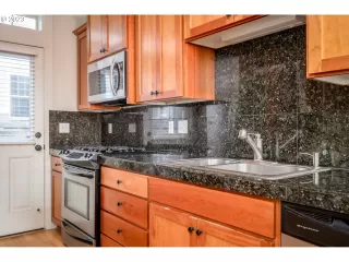 Photo #6: 23422720 Listing