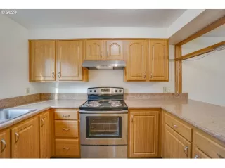 Photo #5: 23423603 Listing