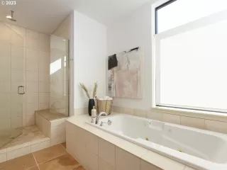 Photo #5: 23424329 Listing