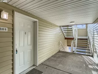 Photo #3: 23424814 Listing