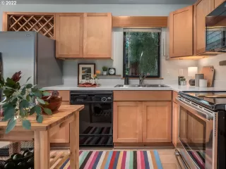 Photo #3: 23426148 Listing